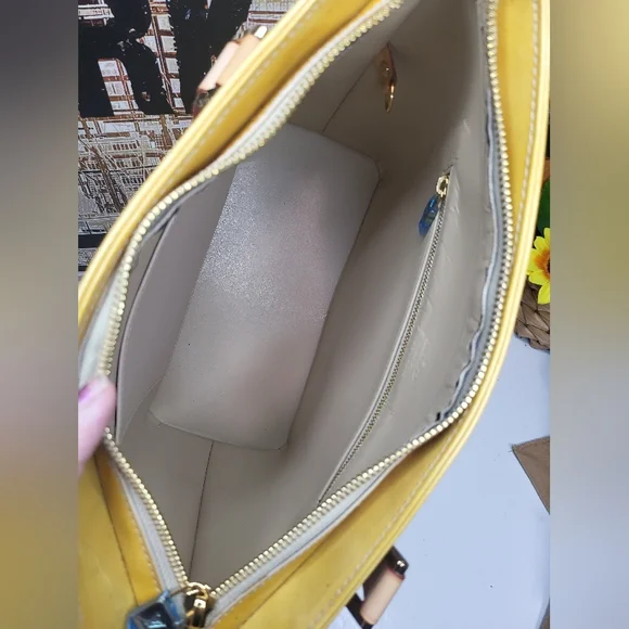 🔥SOLD🔥 LOUIS🌻VUITTON Monogram Vernise Tote Bag - Picture 15 of 17